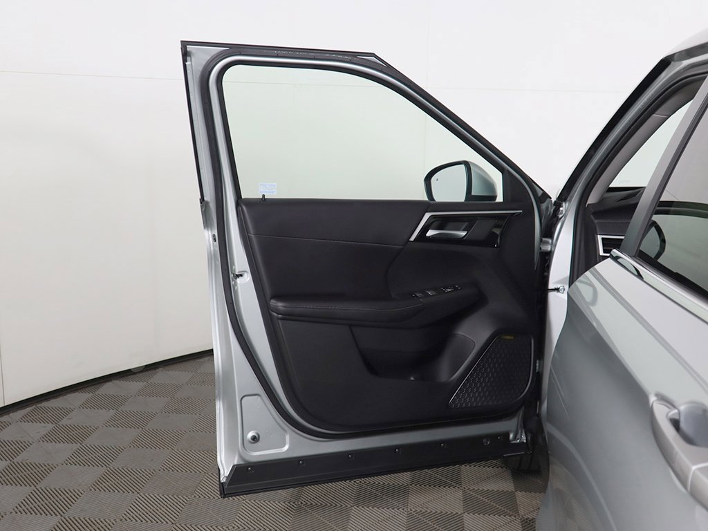 New 2025 Mitsubishi Outlander SE image 22