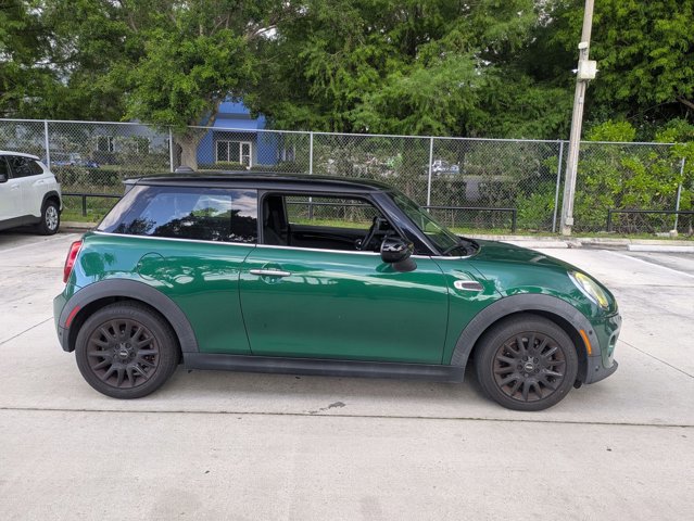 Used 2021 MINI Cooper 2-Door Hardtop w/ Driver Assistance Package FWD image 4