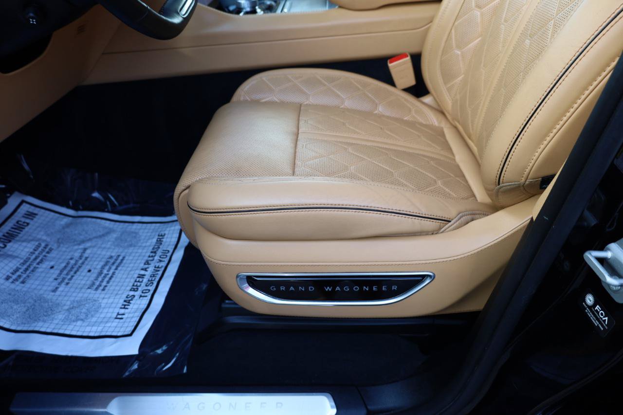 Used 2025 Jeep Grand Wagoneer Series III w/ Rear Seat Video Group 1 AWD/4WD image 9
