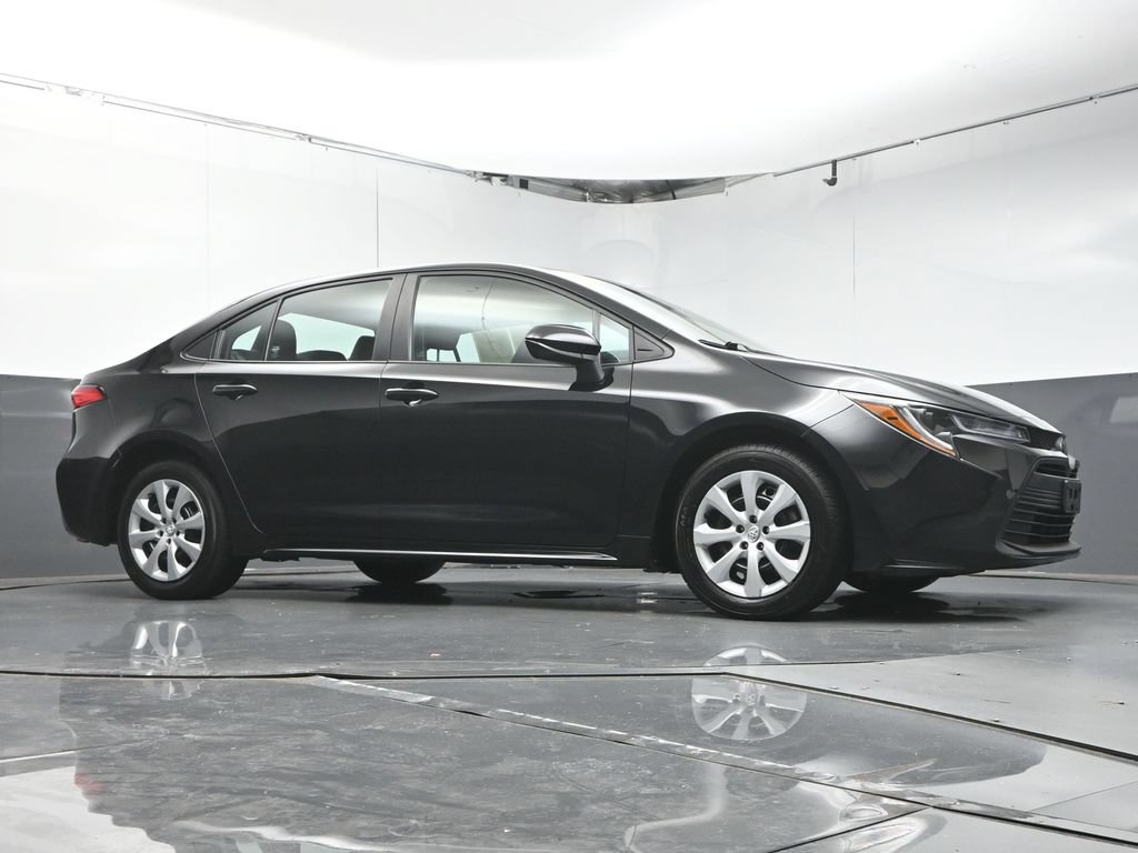 Used 2023 Toyota Corolla LE FWD image 28