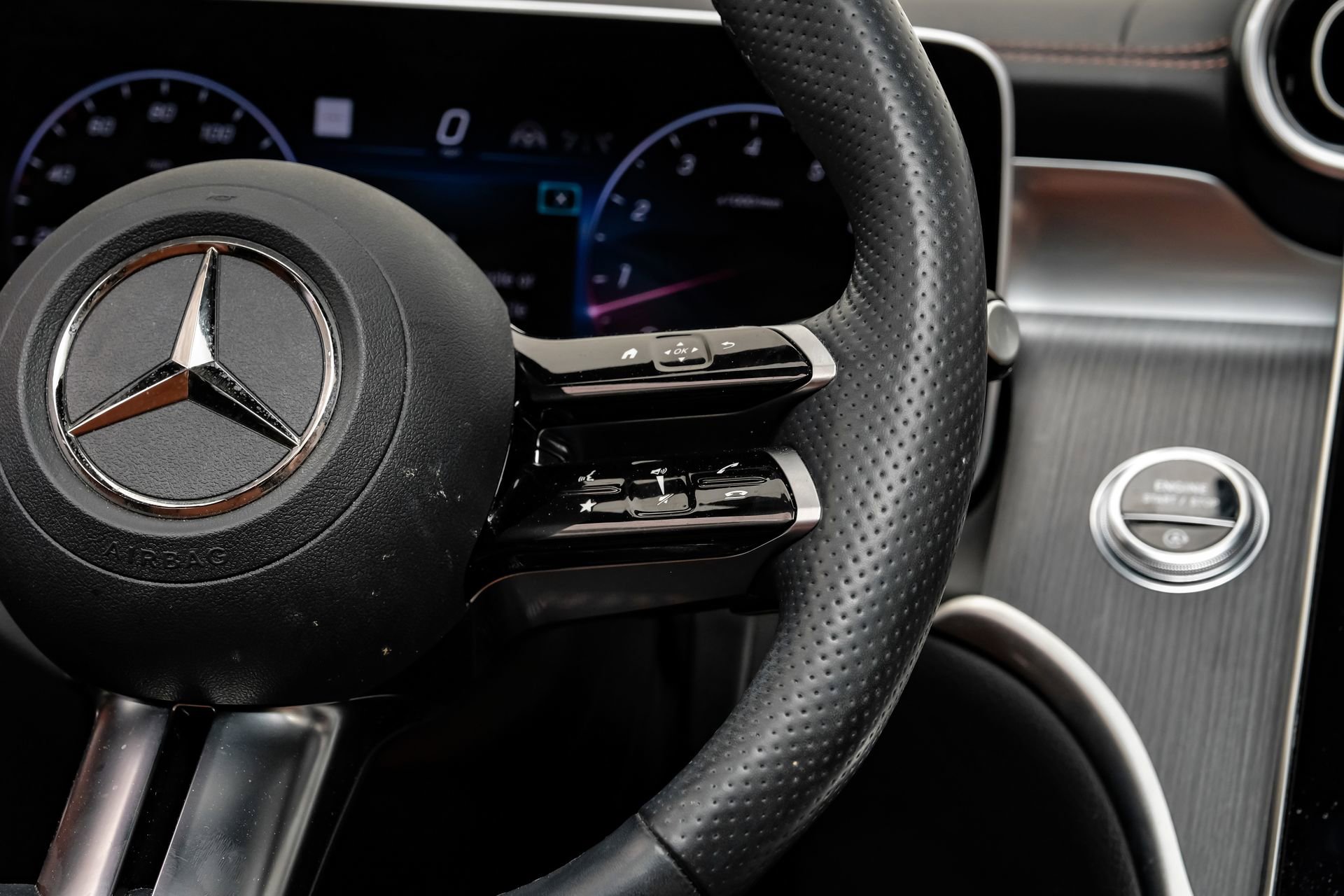 Used 2024 Mercedes-Benz GLC 300 4MATIC image 22