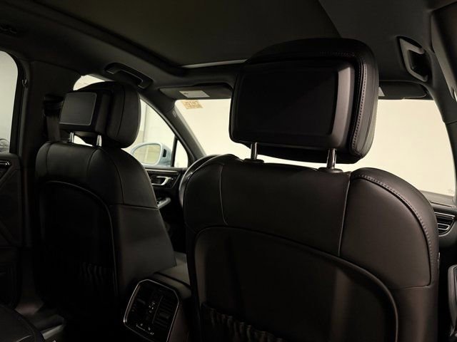 Certified 2026 Porsche Macan AWD/4WD image 28
