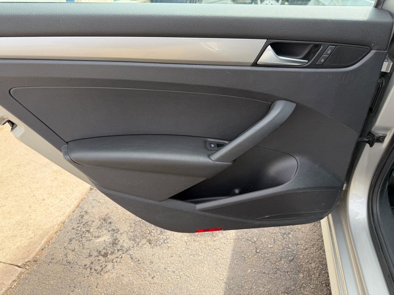 Used 2013 Volkswagen Passat 2.5 S FWD image 14