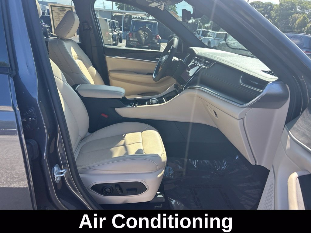 Certified 2025 Jeep Grand Cherokee L Limited w/ Luxury Tech Group II AWD/4WD image 24