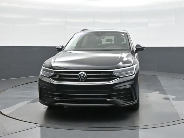 Used 2023 Volkswagen Tiguan SE R-Line FWD image 2