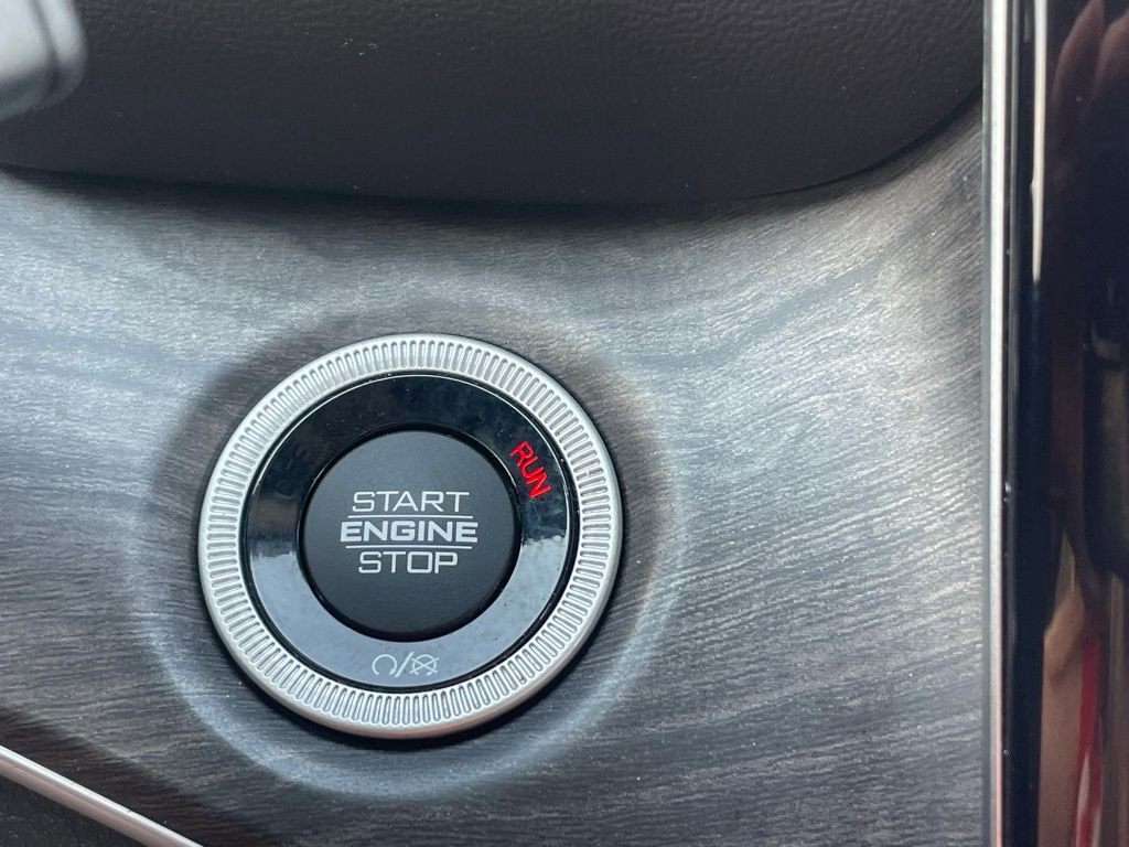 Used 2023 Jeep Grand Cherokee Limited image 32