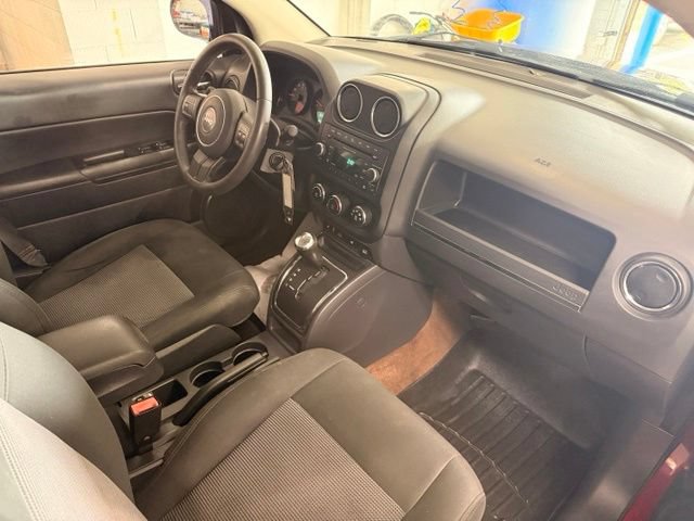 Used 2013 Jeep Compass Latitude w/ Sun/Sound Group AWD/4WD image 26