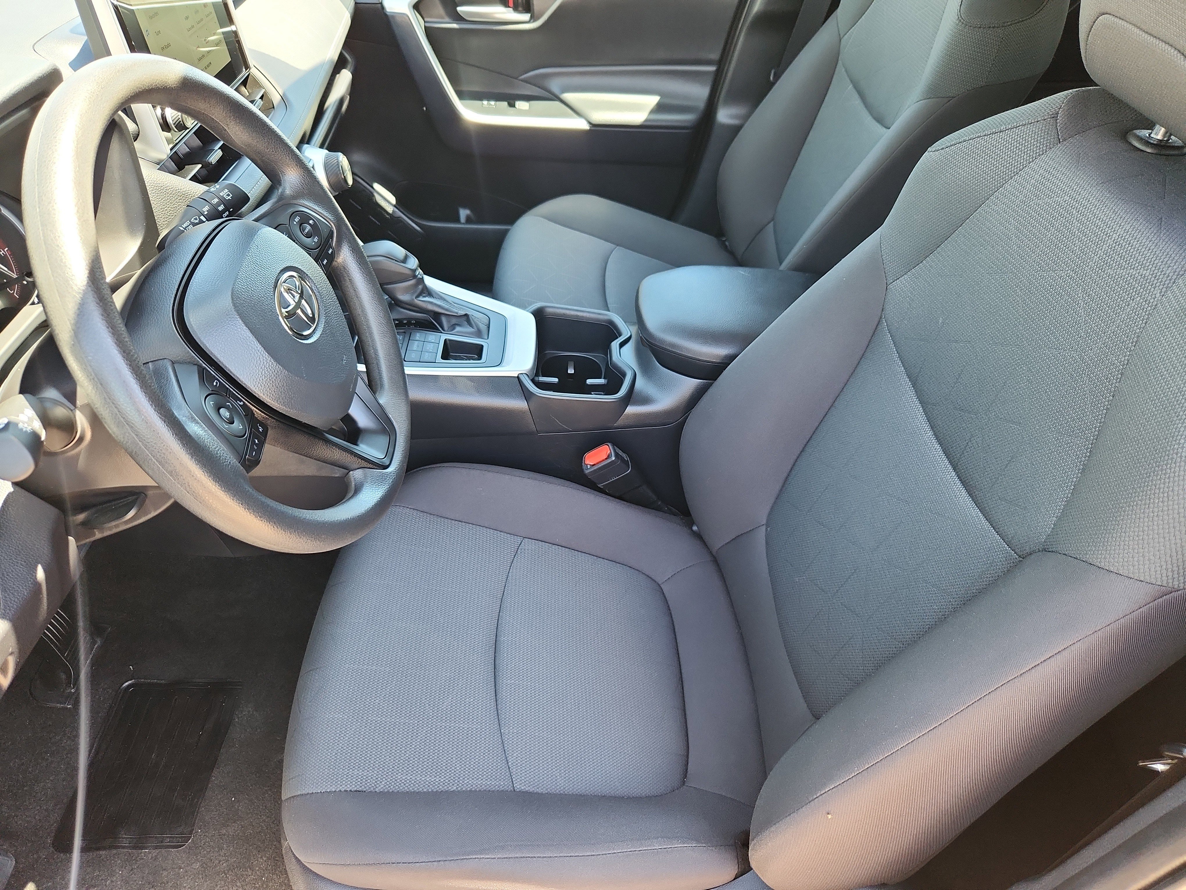 Used 2025 Toyota RAV4 XLE AWD/4WD image 8