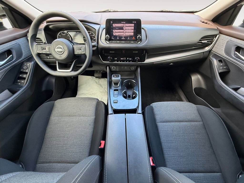 Used 2022 Nissan Rogue SV image 11