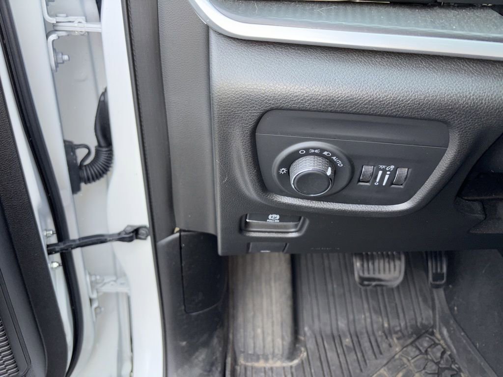 Used 2024 Jeep Grand Cherokee Laredo X w/ Luxury Tech Group I image 13