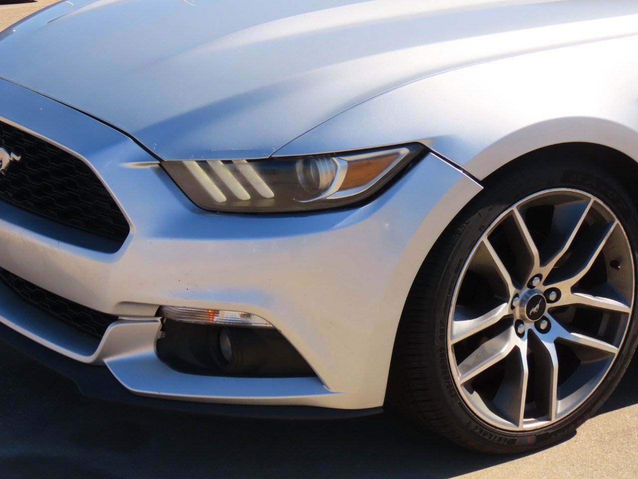 Used 2016 Ford Mustang Premium image 3