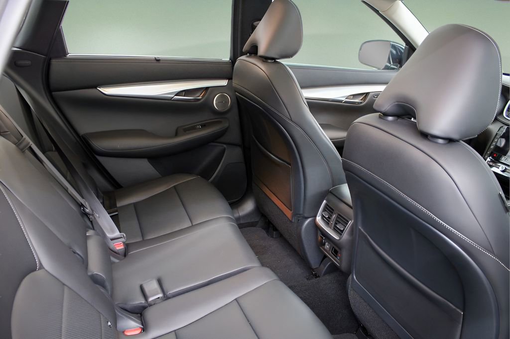 Used 2021 INFINITI QX50 Sensory image 19