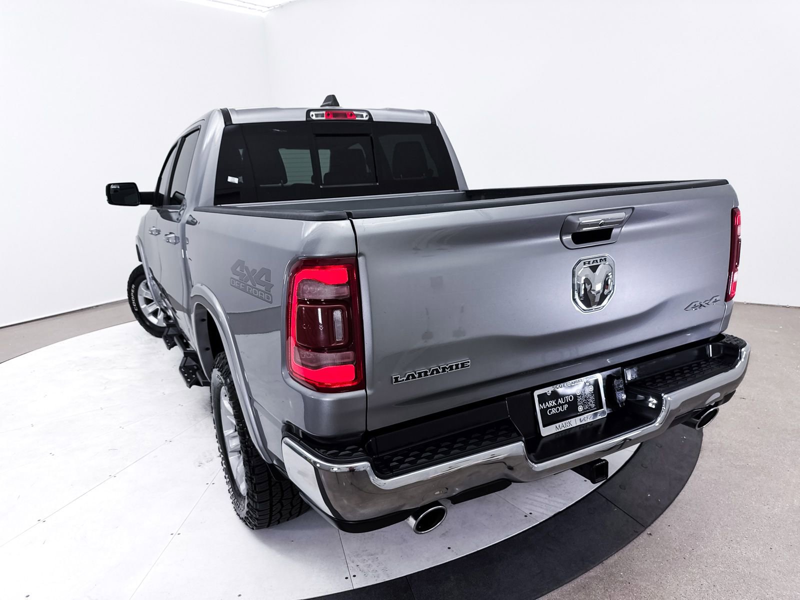Used 2021 RAM 1500 Laramie w/ Off Road Group AWD/4WD image 6