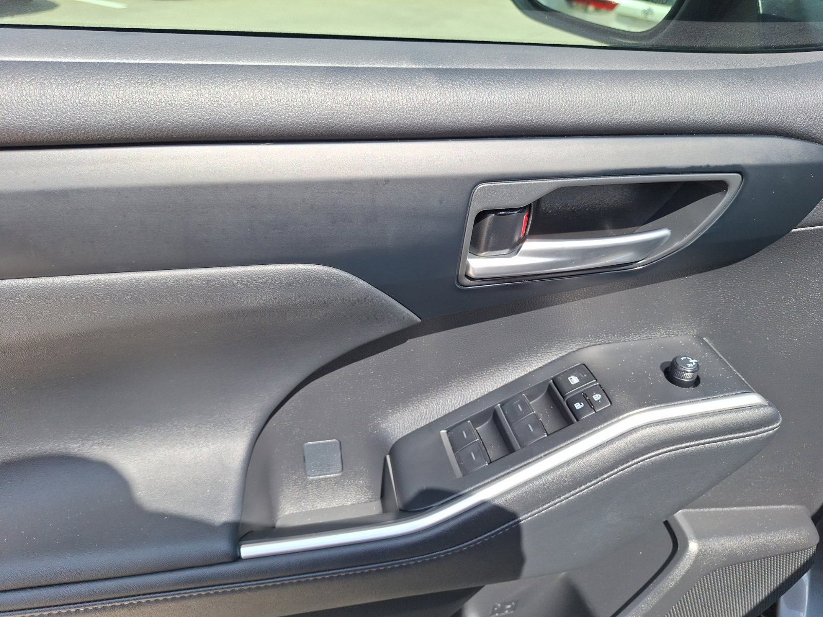 Used 2024 Toyota Highlander XSE AWD/4WD image 17