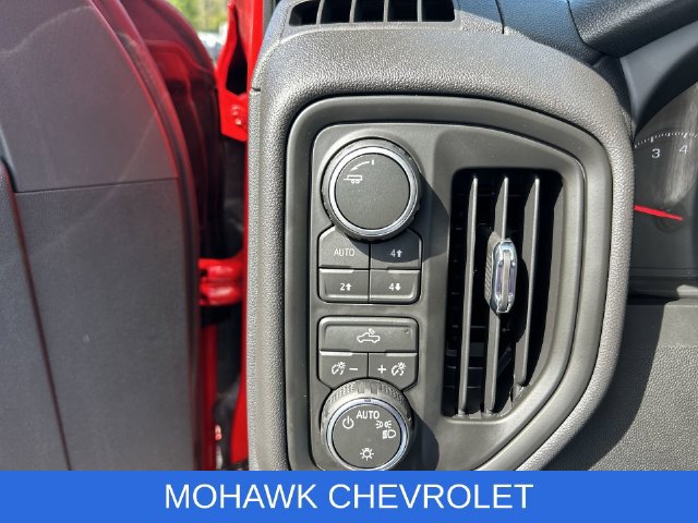 Used 2026 Chevrolet Silverado 1500 Custom Trail Boss AWD/4WD image 17