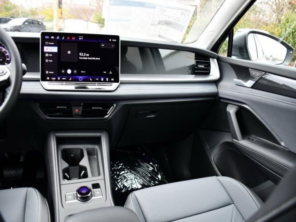 New 2026 Volkswagen Tiguan SE image 19