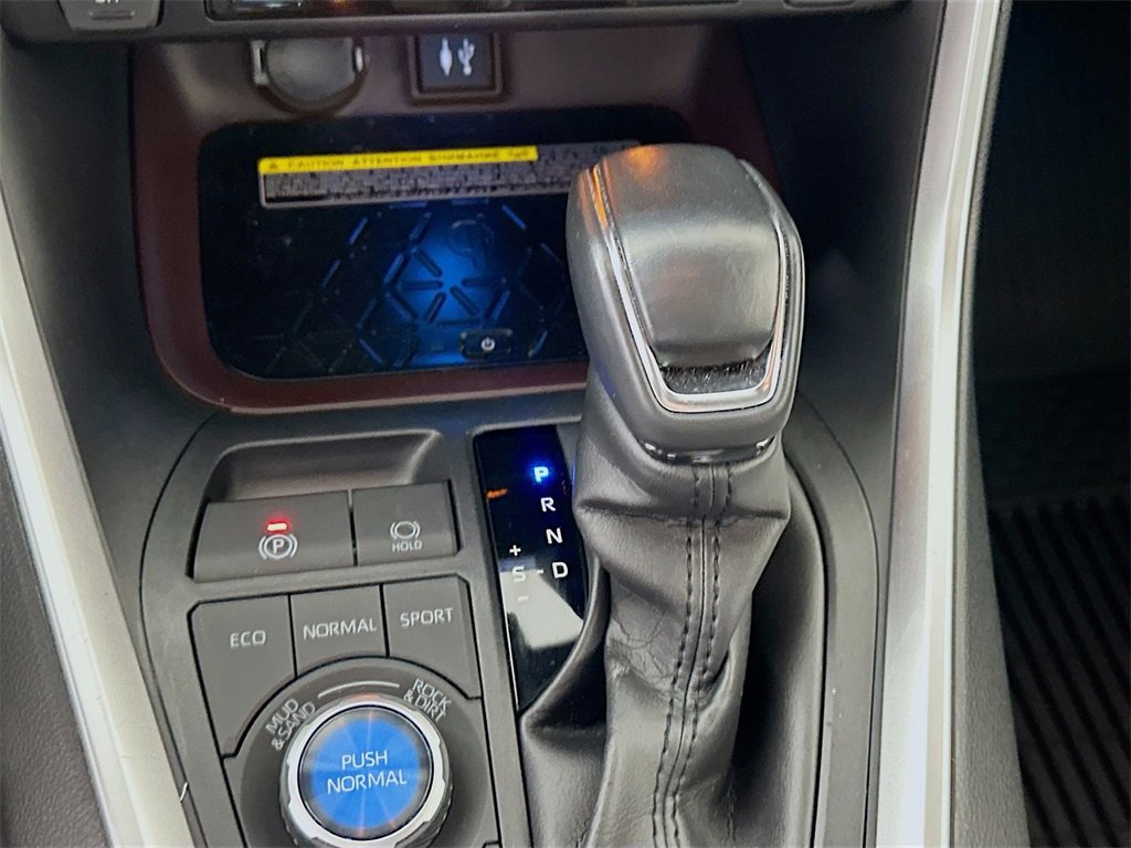 Used 2019 Toyota RAV4 Limited image 17