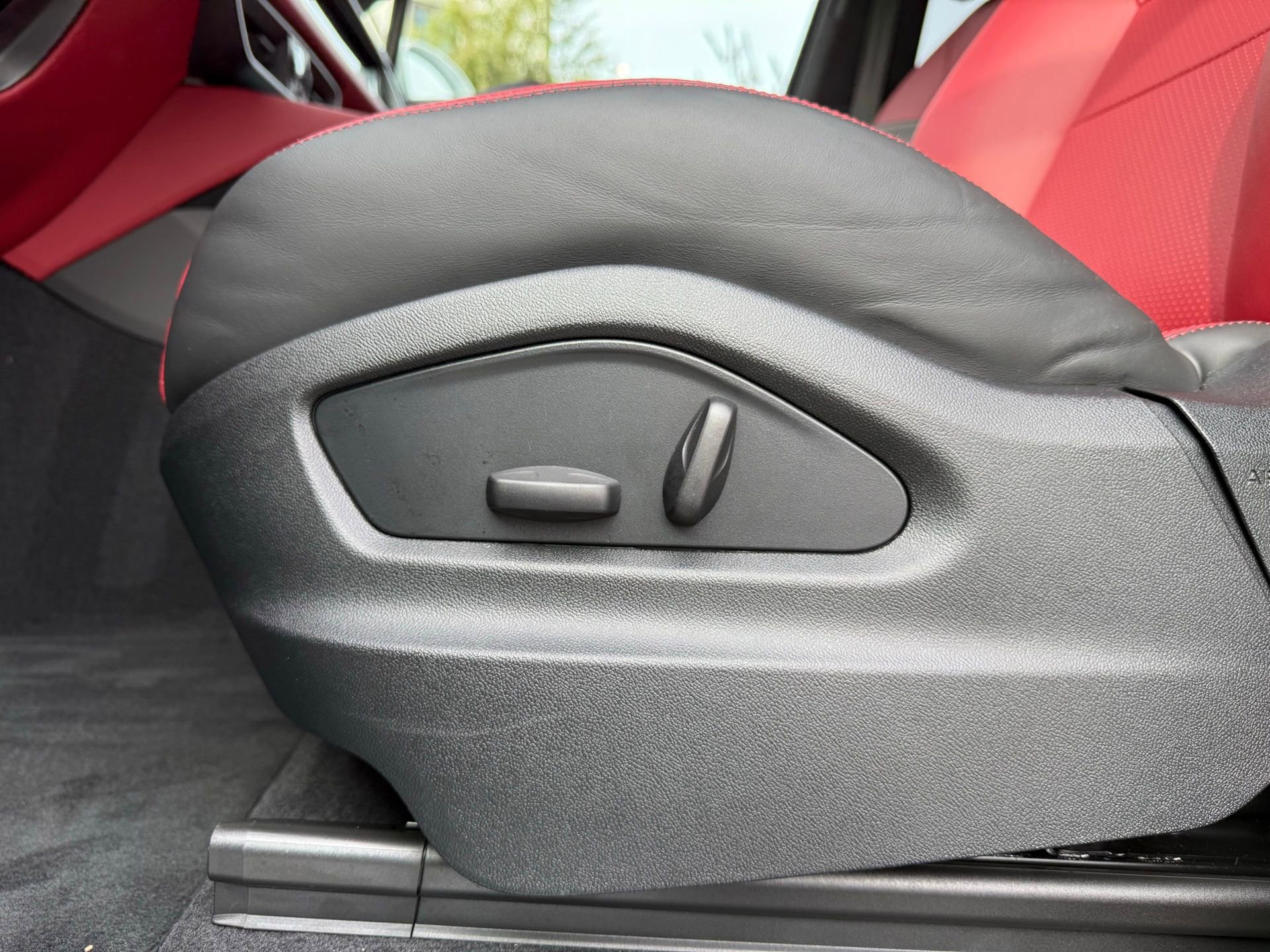 Used 2026 Porsche Cayenne image 27