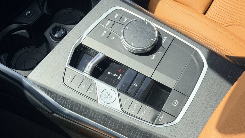 Used 2026 BMW 330i Sedan w/ M Sport Package RWD image 19