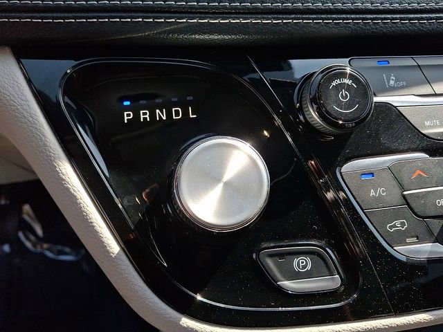 Used 2024 Chrysler Pacifica Limited image 17