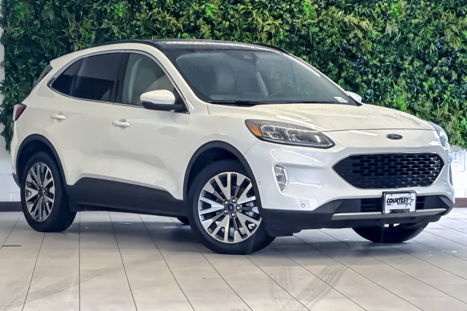 Certified 2020 Ford Escape Titanium AWD/4WD image 1