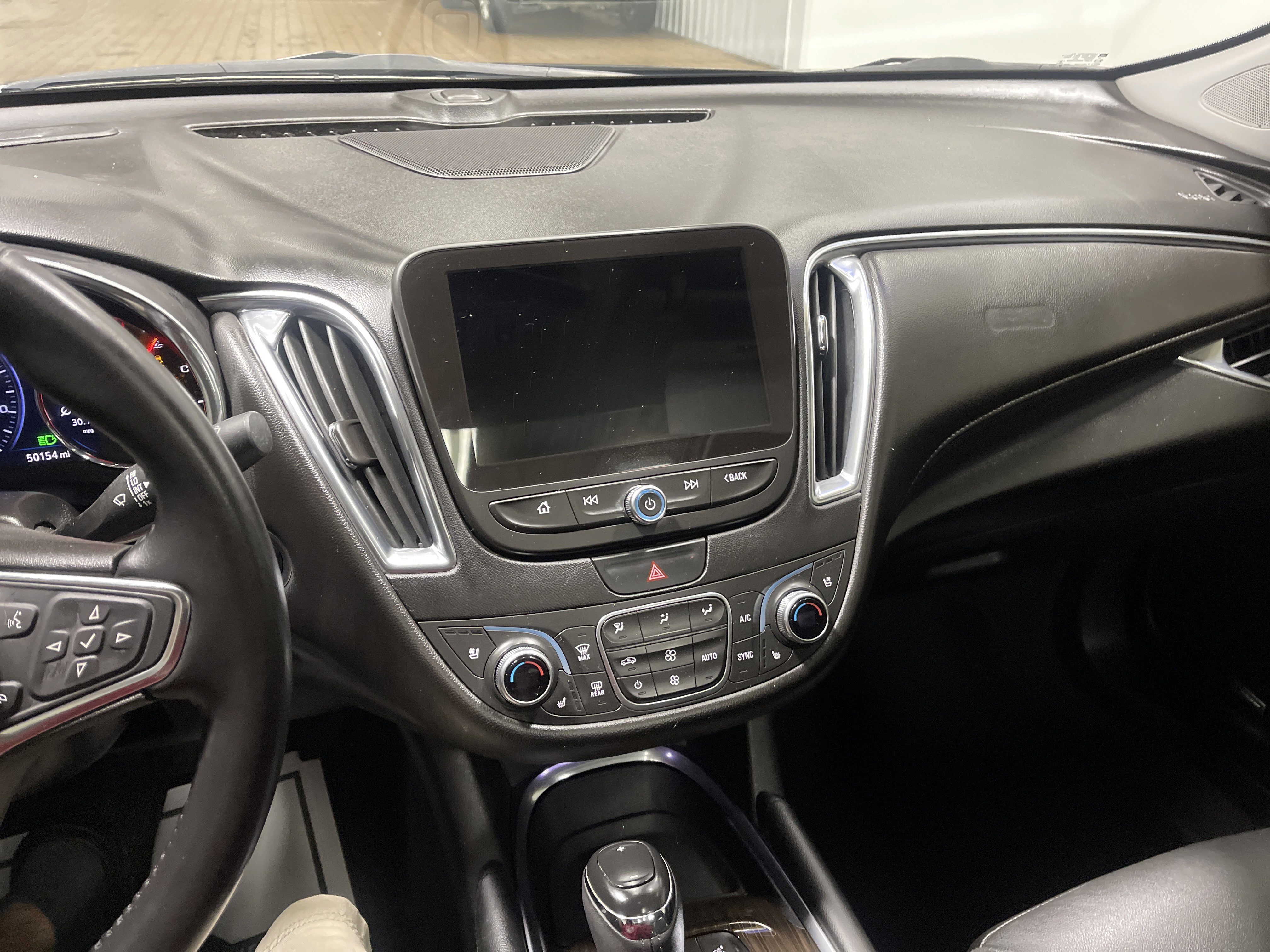 Used 2020 Chevrolet Malibu Premier FWD image 28