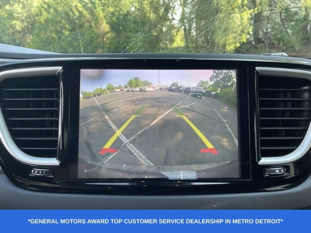 Used 2022 Chrysler Pacifica Touring-L FWD image 15