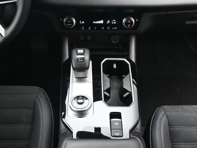 Used 2025 Mitsubishi Outlander SE image 29