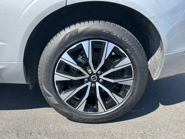 Used 2025 Volvo XC60 B5 Plus image 9