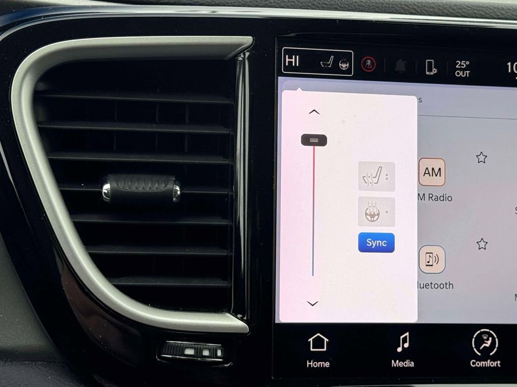 Used 2023 Chrysler Pacifica Touring-L image 20