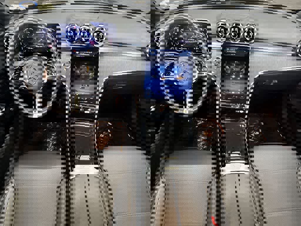 Used 2025 Mercedes-Benz C 300 4MATIC Sedan image 24