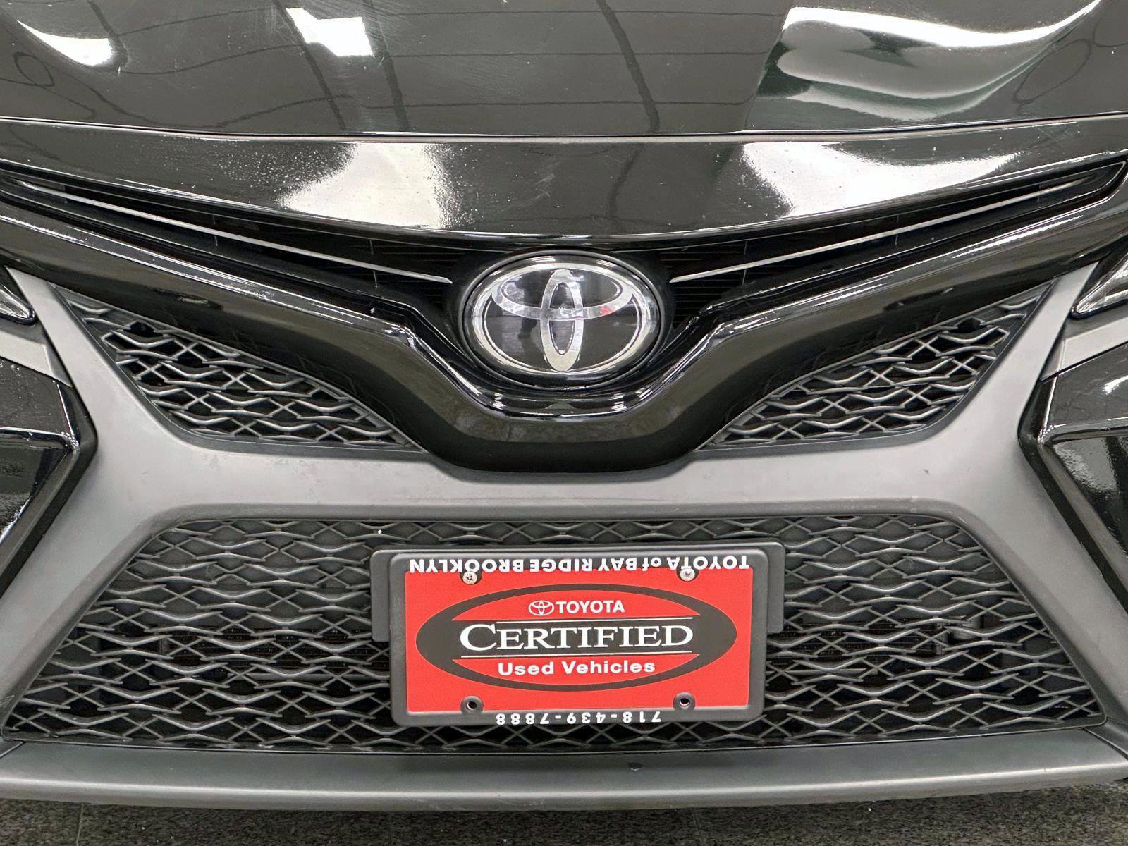 Certified 2019 Toyota Camry SE image 8