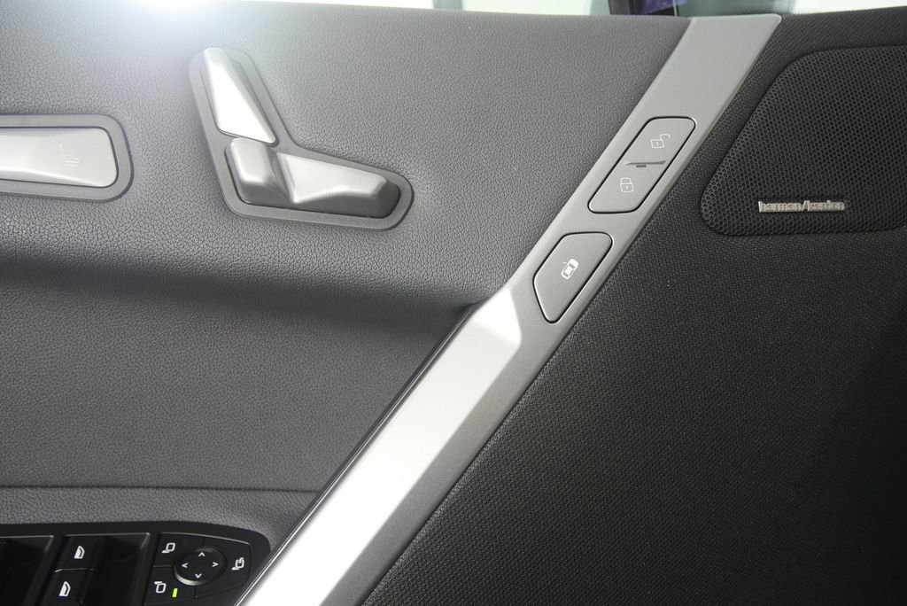 New 2026 BMW iX xDrive45 image 10