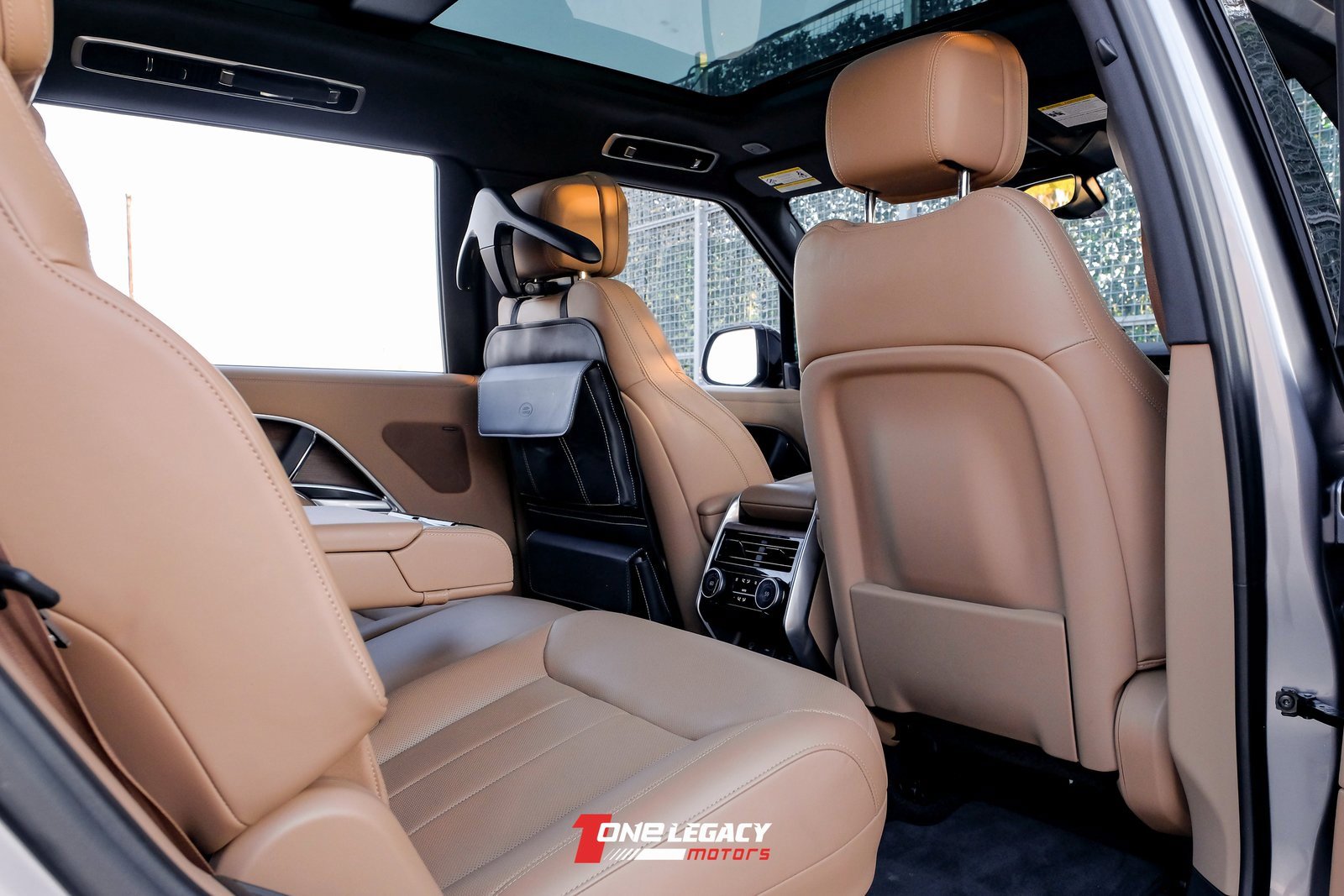 Used 2023 Land Rover Range Rover Long Wheelbase SE image 39