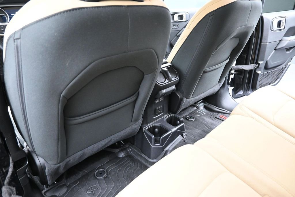 Used 2021 Jeep Wrangler Unlimited Sahara AWD/4WD image 27