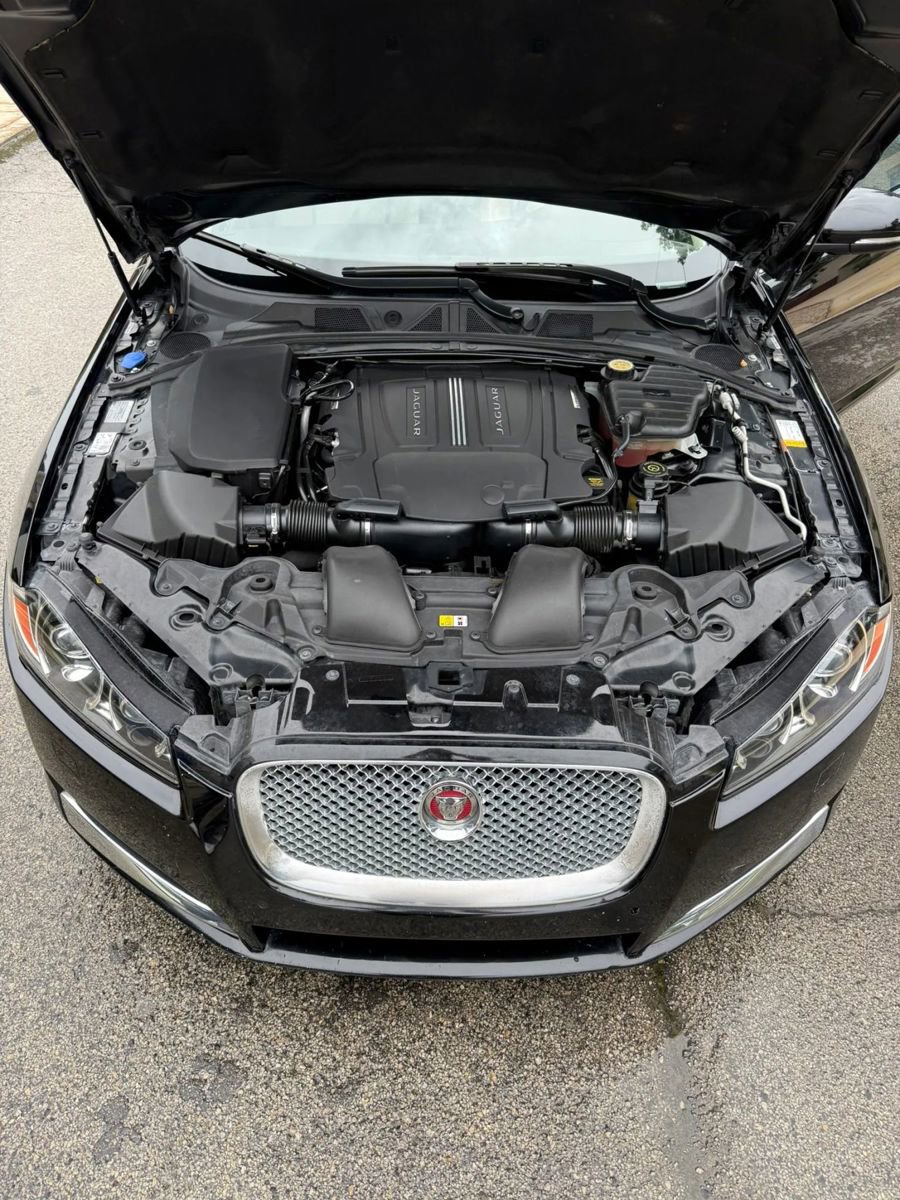 Used 2015 Jaguar XF Sport RWD image 33