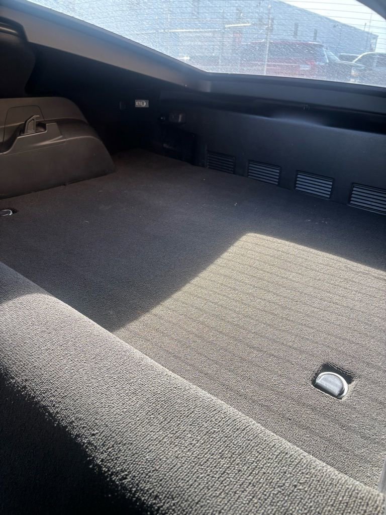 Used 2014 Chevrolet Corvette Stingray Coupe w/ Battery Protection Package image 10