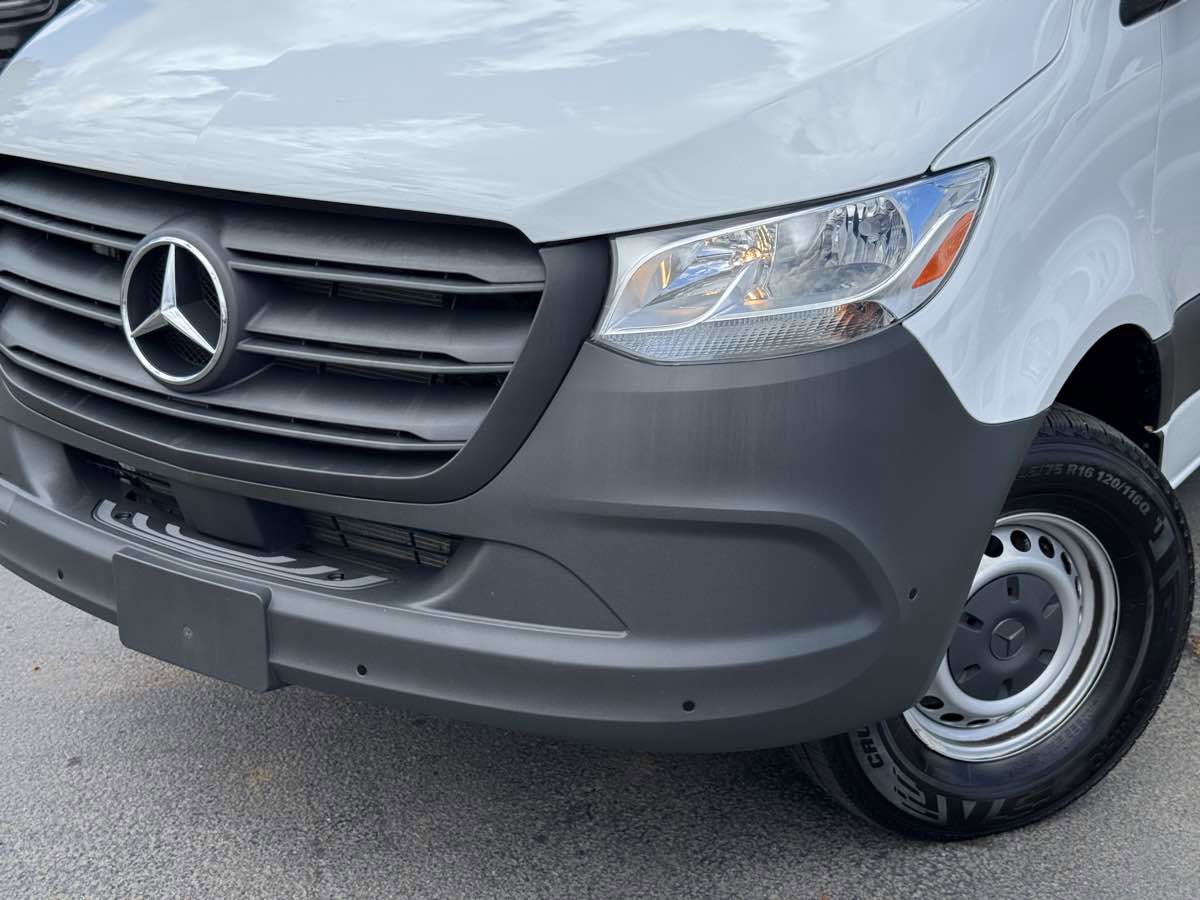 Used 2025 Mercedes-Benz Sprinter 2500 image 3
