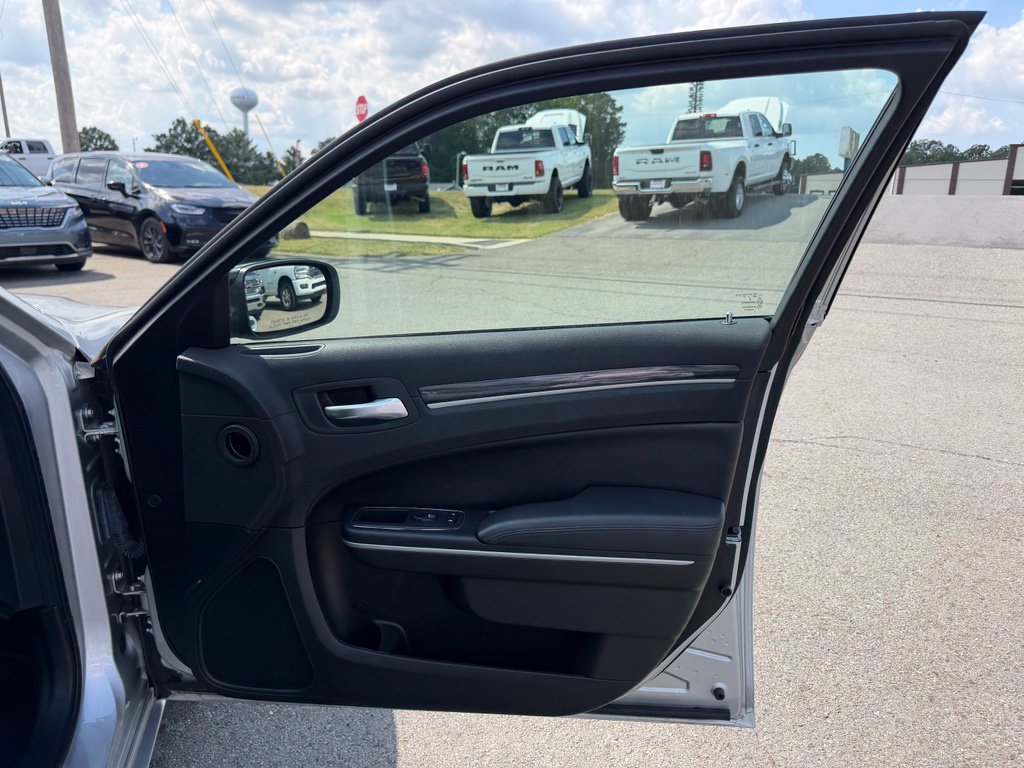 Used 2019 Chrysler 300 Touring w/ Sport Appearance Package AWD/4WD image 27