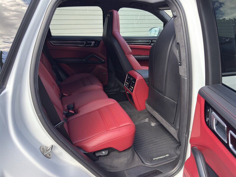 Used 2022 Porsche Cayenne GTS AWD/4WD image 30