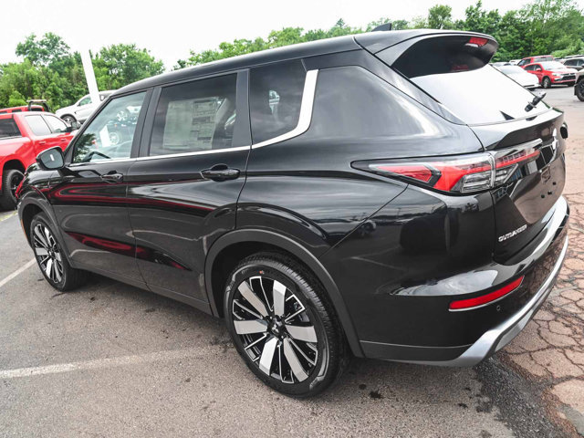 New 2025 Mitsubishi Outlander SE image 4