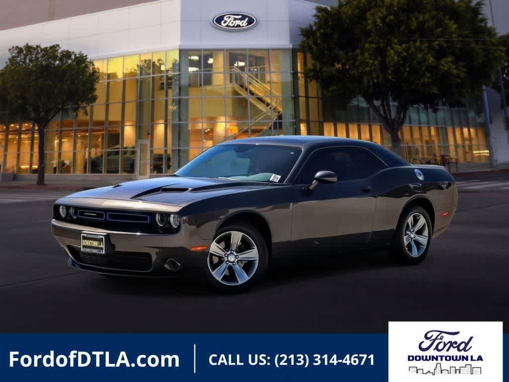 Used 2021 Dodge Challenger SXT RWD image 1