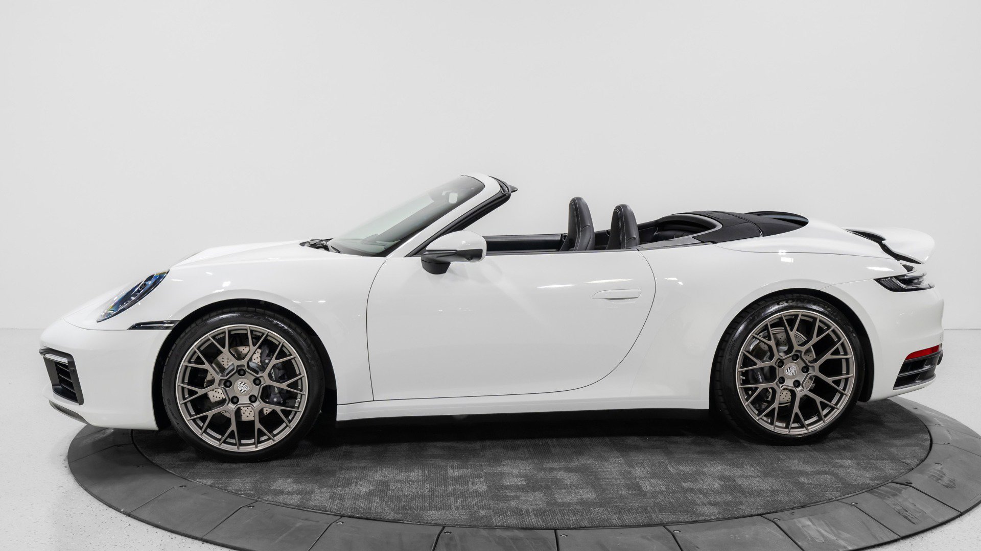 Used 2022 Porsche 911 Carrera image 4