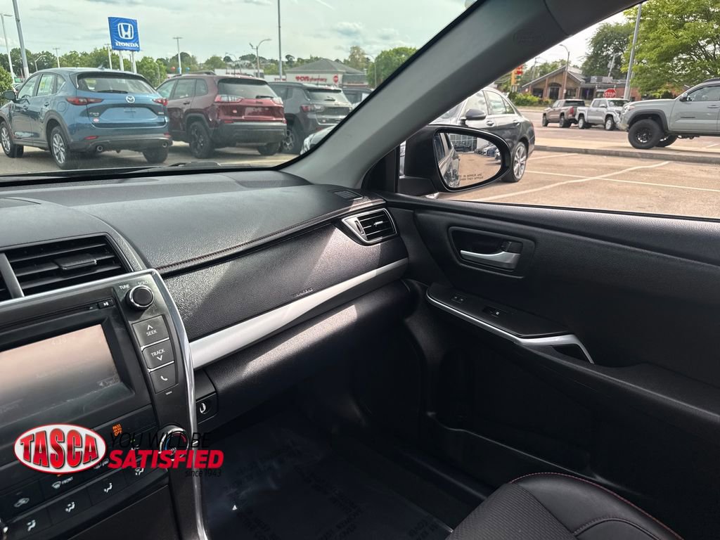 Used 2017 Toyota Camry SE w/ Moonroof Package FWD image 27