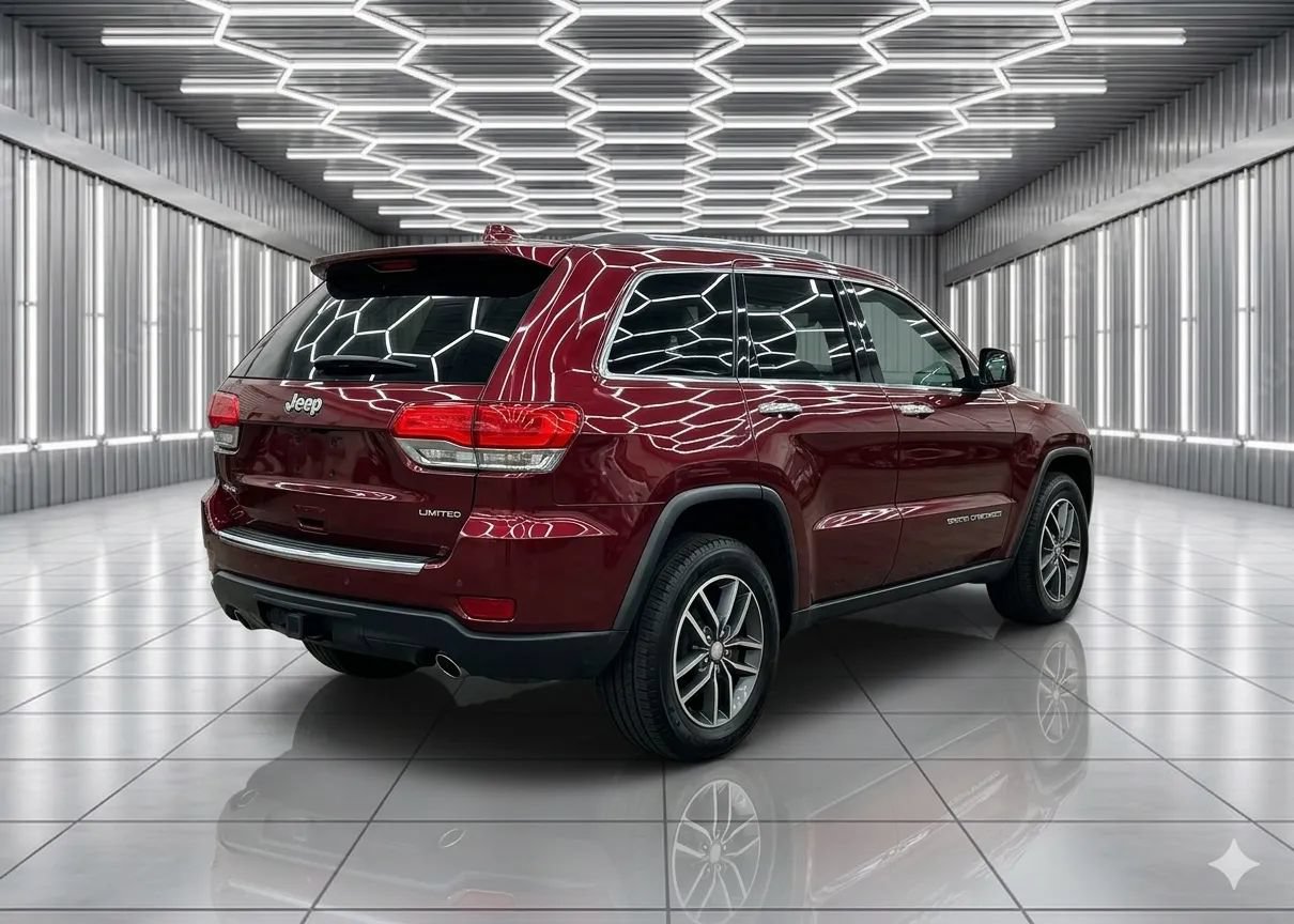 Used 2017 Jeep Grand Cherokee Limited w/ Luxury Group II AWD/4WD image 2