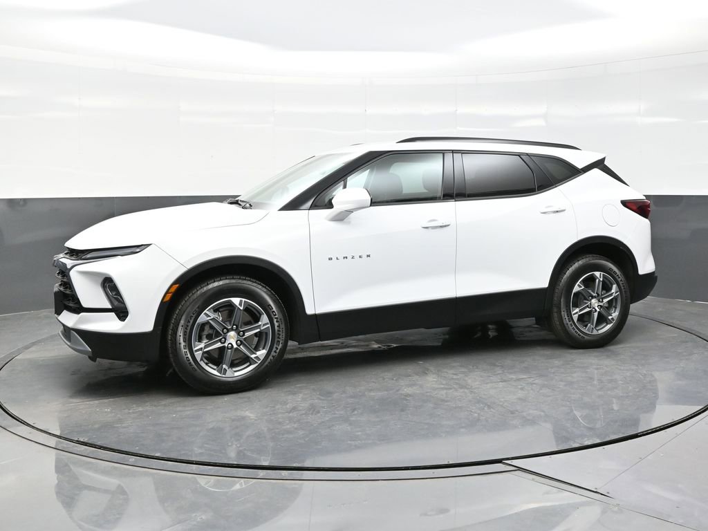 Used 2025 Chevrolet Blazer LT w/ Convenience Package image 3