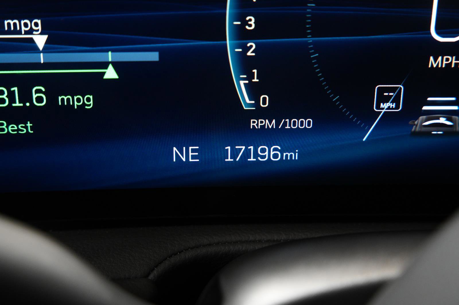 Used 2025 Cadillac XT4 Premium Luxury image 31