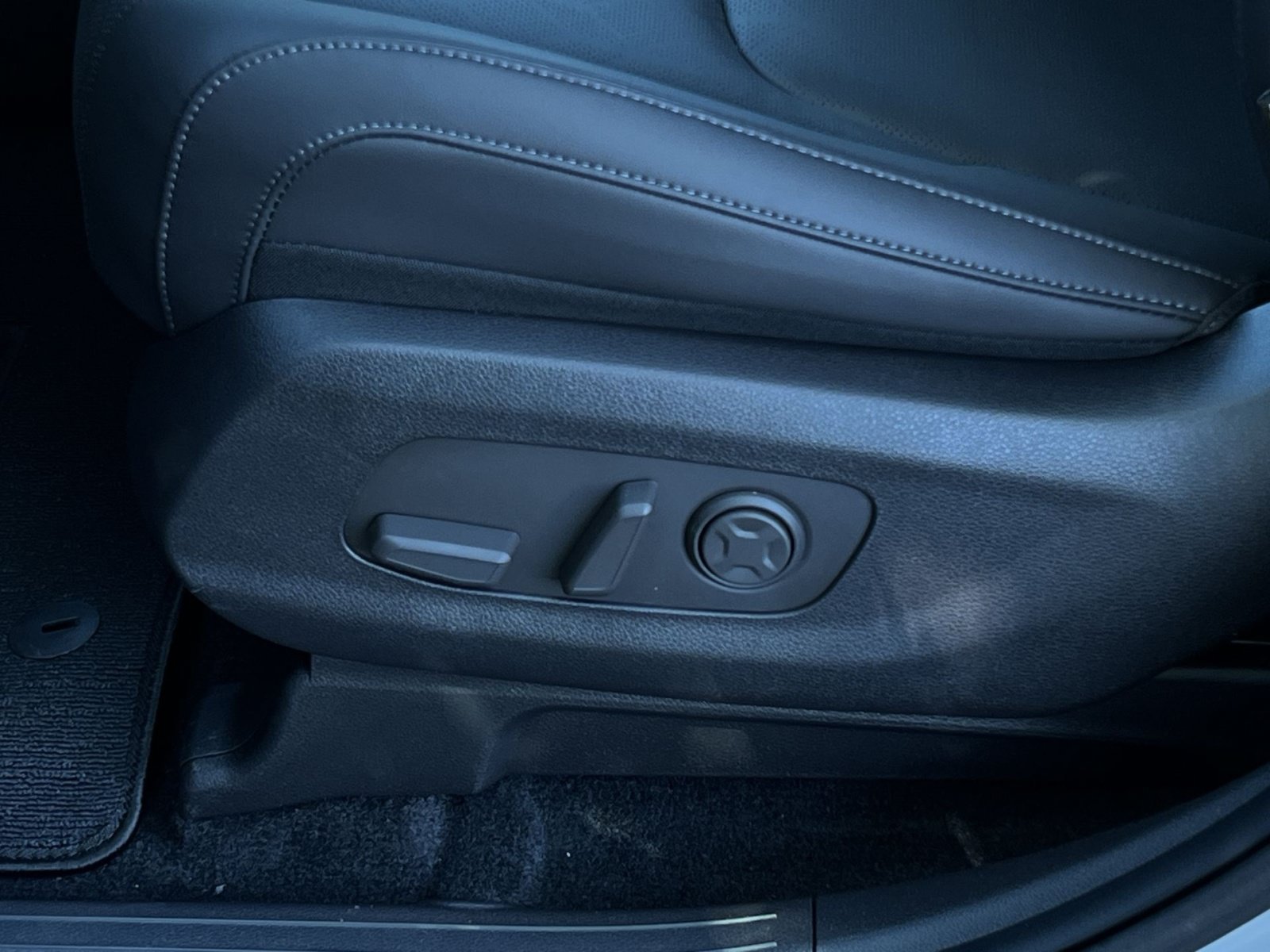 New 2026 Kia Carnival EX FWD image 27