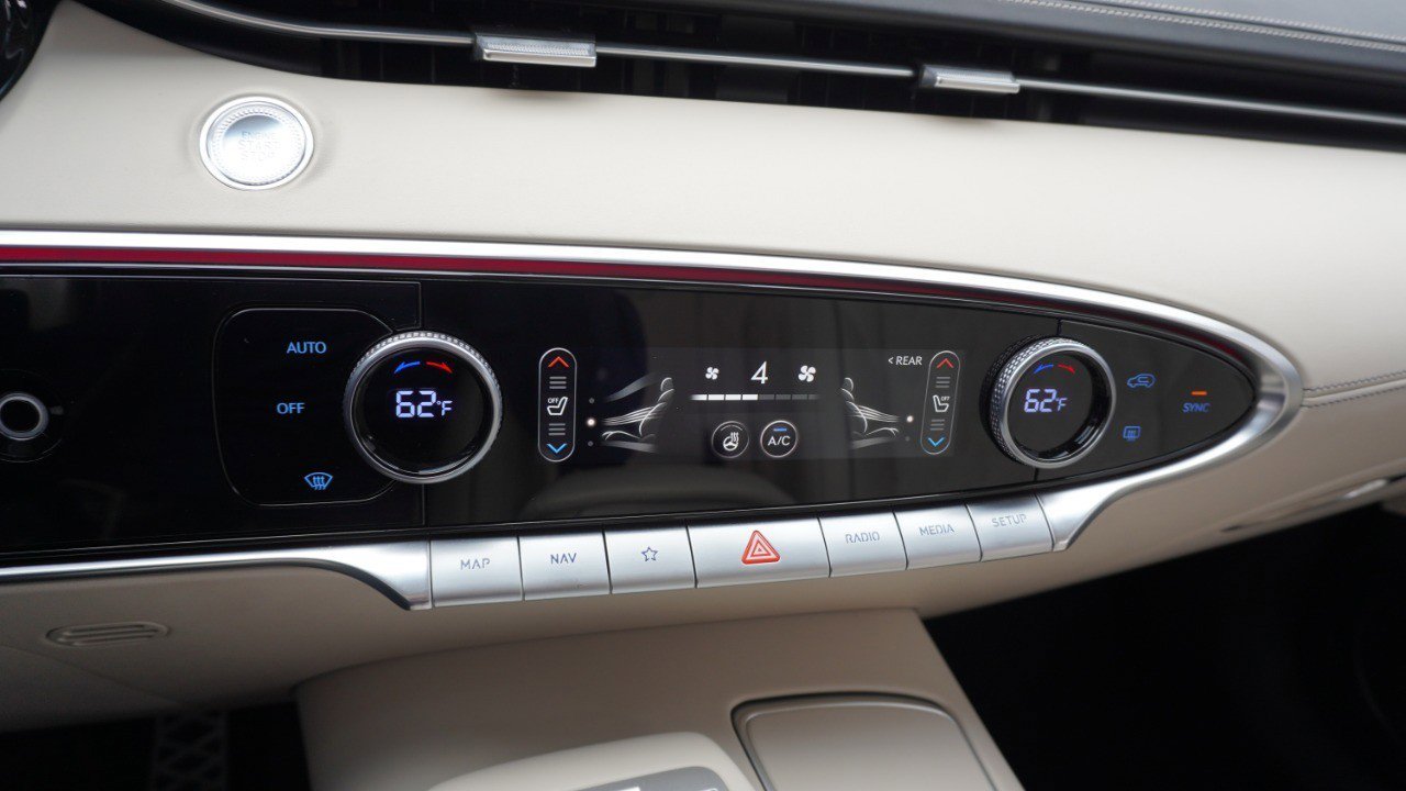 Used 2024 Genesis GV70 3.5T Sport w/ Sport Advanced Package AWD/4WD image 19