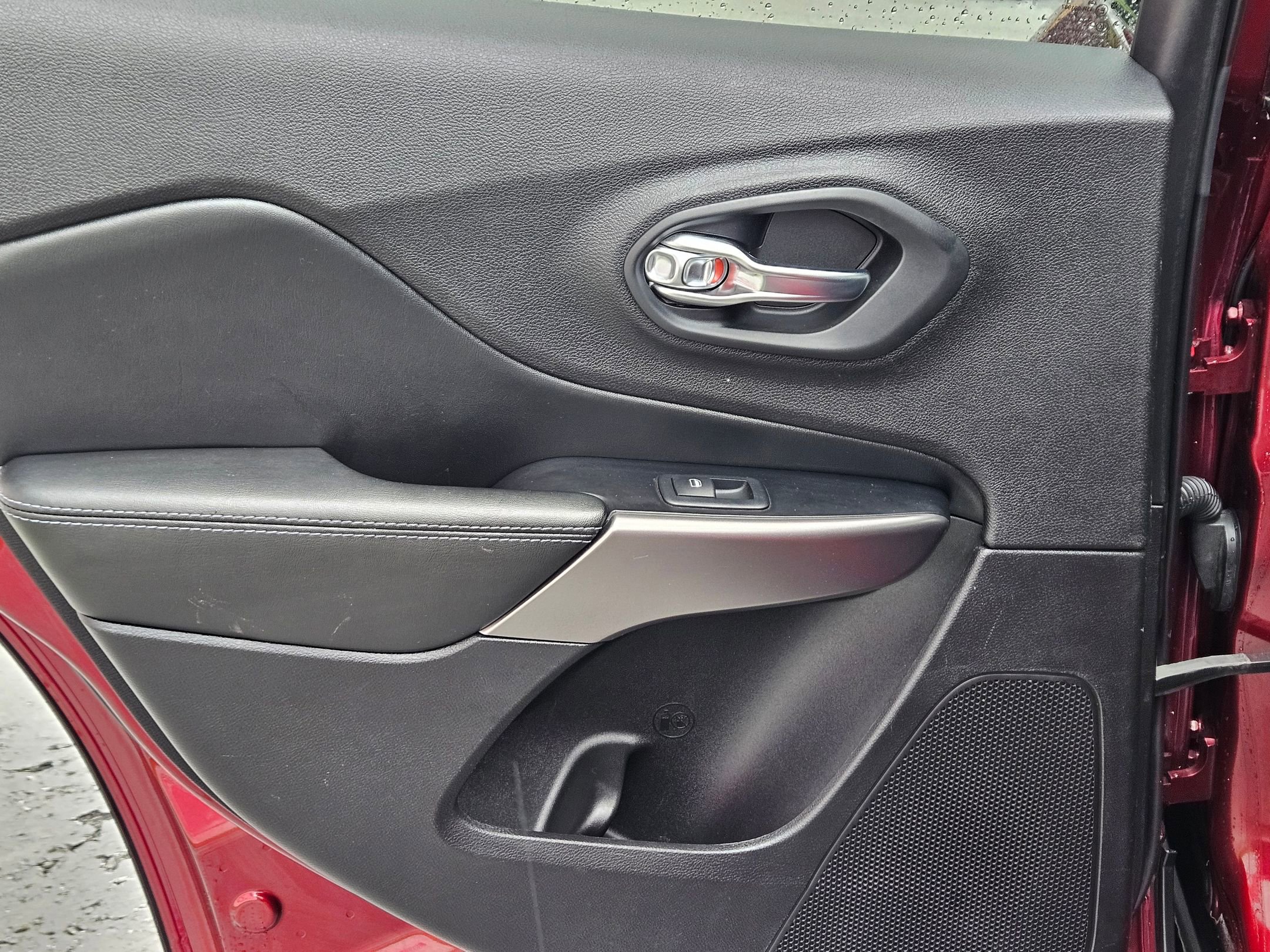 Used 2019 Jeep Cherokee Latitude Plus FWD image 23